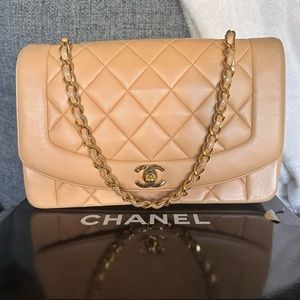 XSOLDX Vintage Chanel Beige Diana Quilted Lambskin 24K GHW